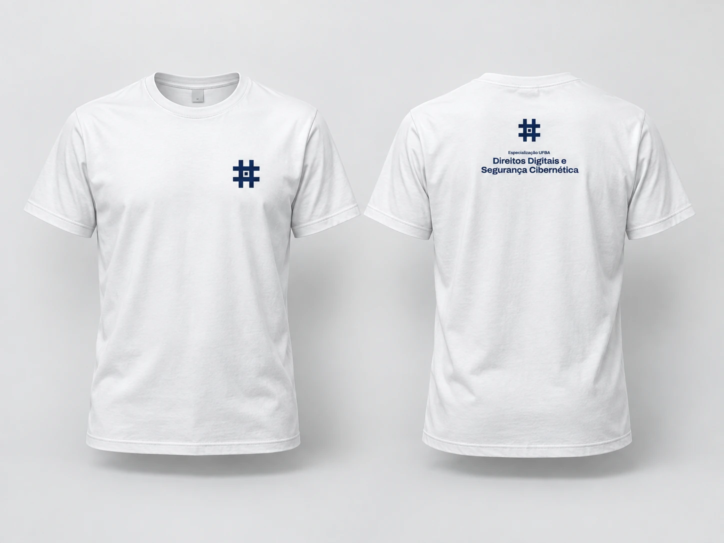 Camiseta branca com símbolo no peito e assinatura vertical nas costas